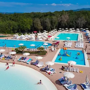 Hu Village 3*, Montescudaio Italien